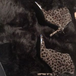 NWOT Nine West Cowhide Booties!